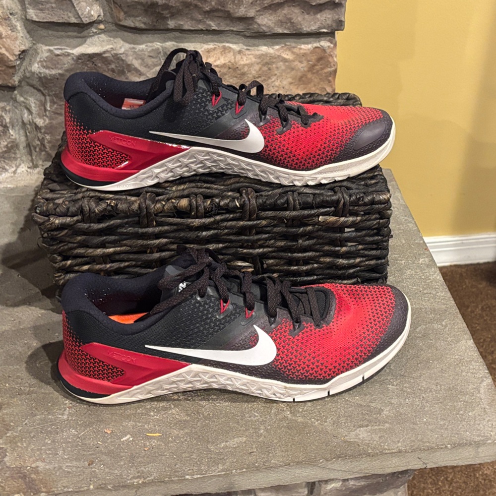 Nike men’s Met Con Running Shoes Size 9.5